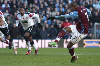 Ashley Young rejoint Manchester United