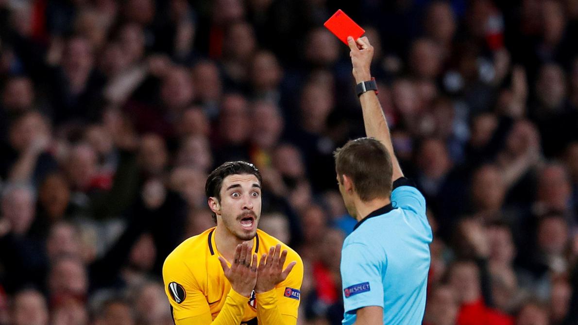 Qui paye les cartons au foot ?