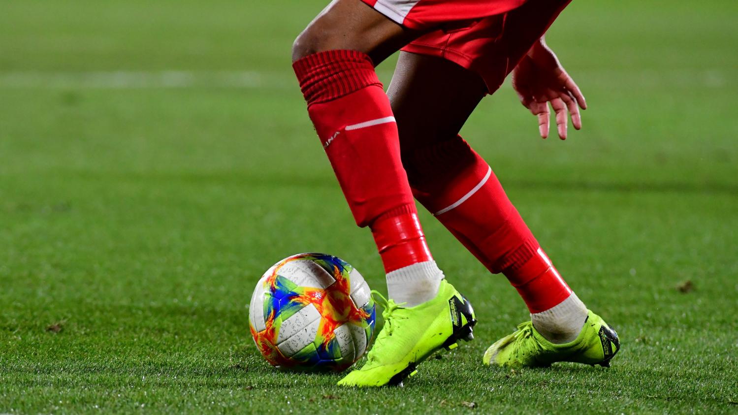 Comment dois vivre un joueur de football ?