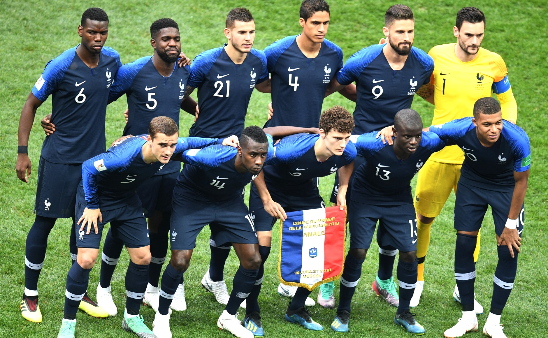 Comment Surnomme-t-on l equipe de France de football ?
