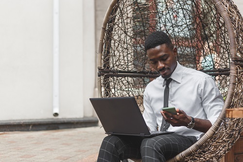 Comment écrire un numéro de téléphone avec 44 ?