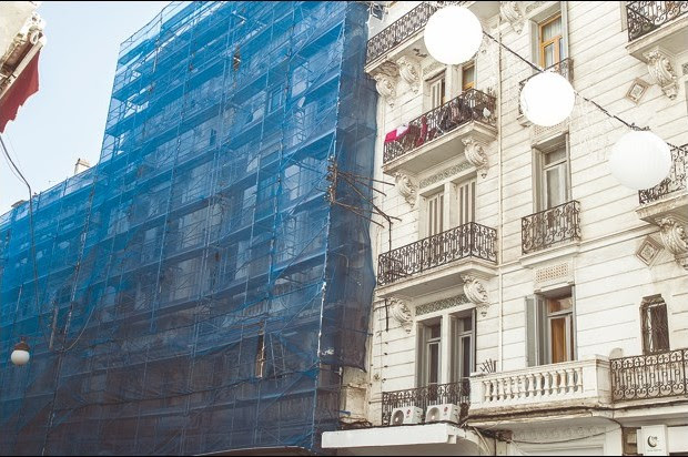 Pourquoi Dit-on que les Espagnols vivent dans la rue ?