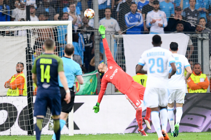 Où joue Yoann Pelé ?