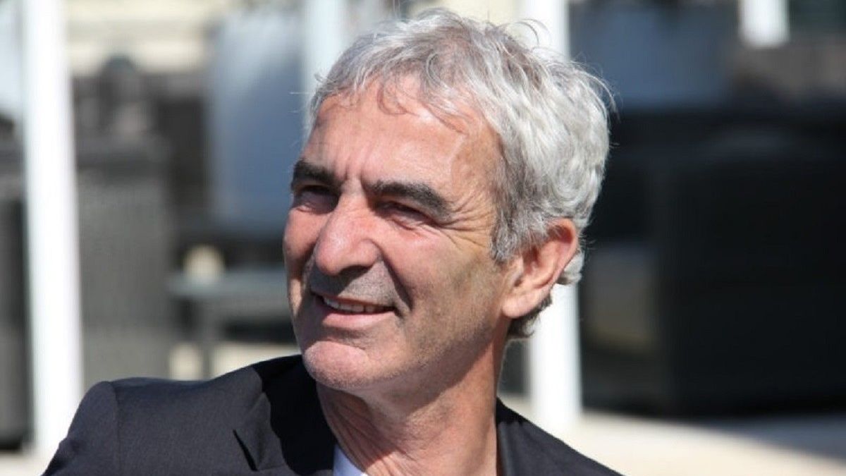 Qui fut le premier entraîneur du FC Nantes en première division ?