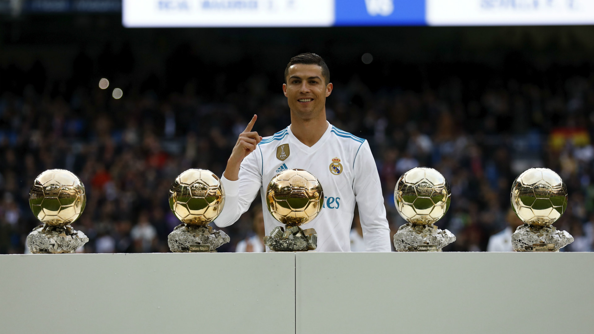 How many trophies has Ronaldo won?