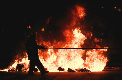 Le lit de la rivière coule dans le chaos