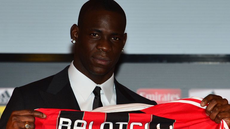 Quel entraîneur a lancé Mario Balotelli en Série A ?