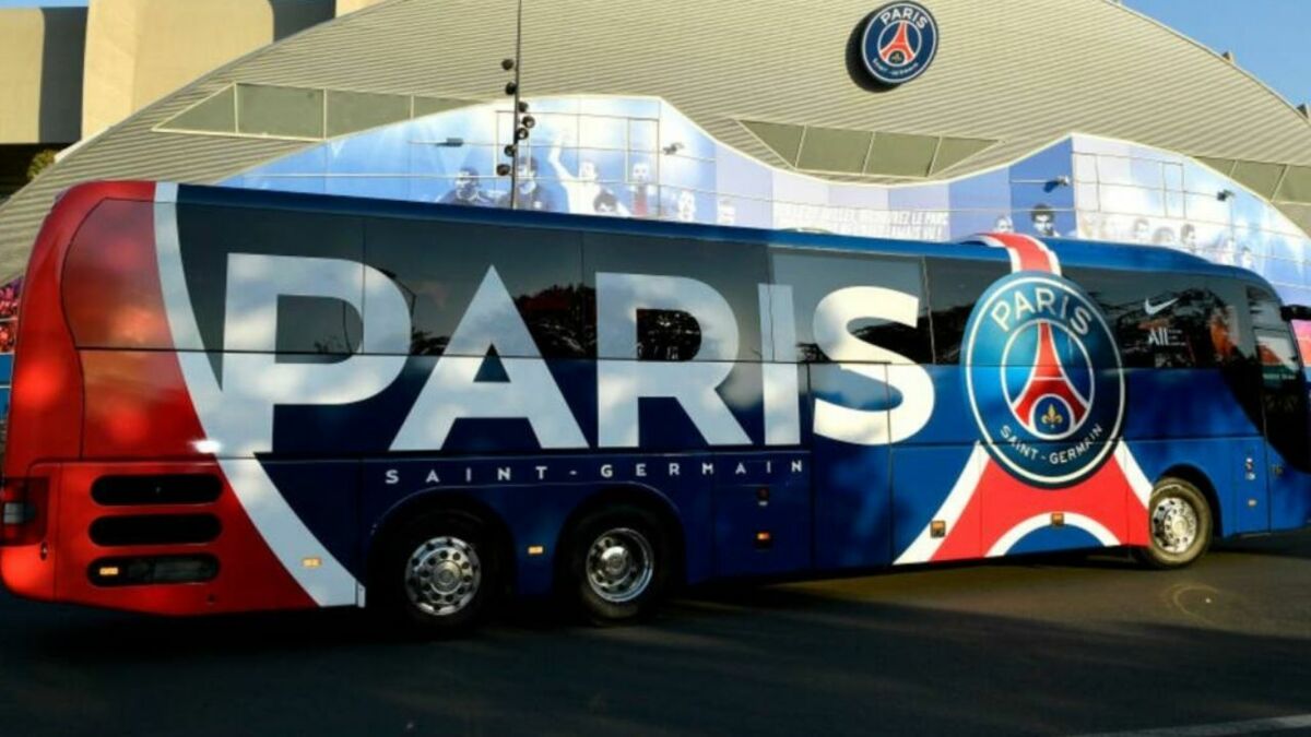 Paris Saint-Germain : le déplacement des joueurs au Club de Bruges suscite la polémique