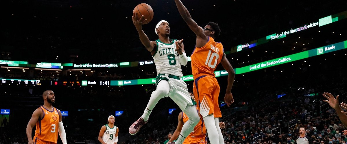 Phoenix tombe et LeBron met le doigt sur la tête