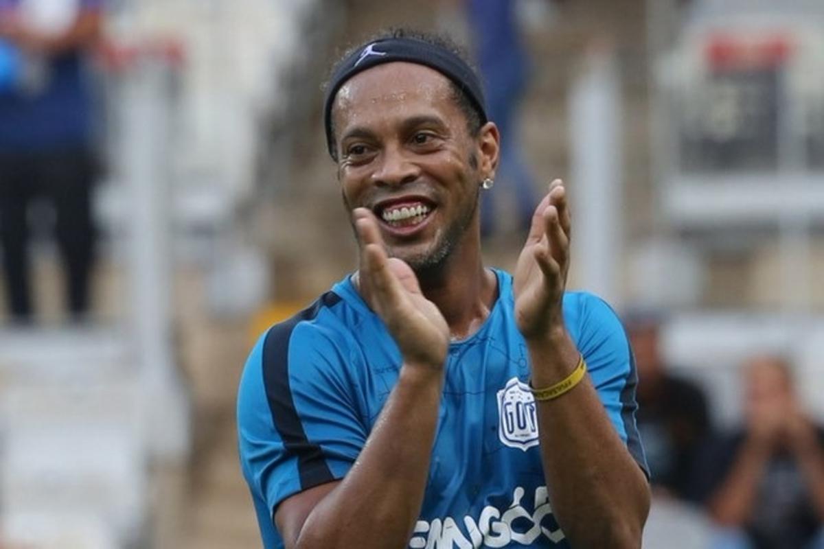 Où jouait Ronaldinho en 2013 ?