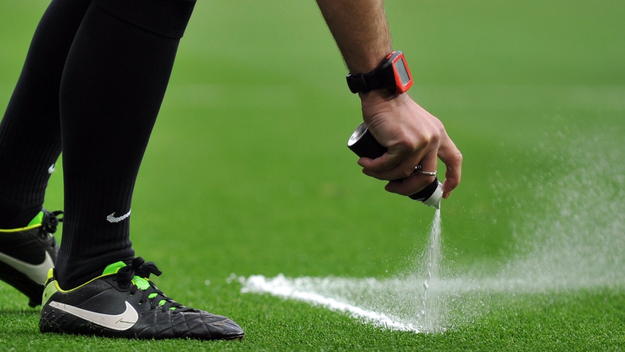 Qui est l’arbitre du match France-portugal ?