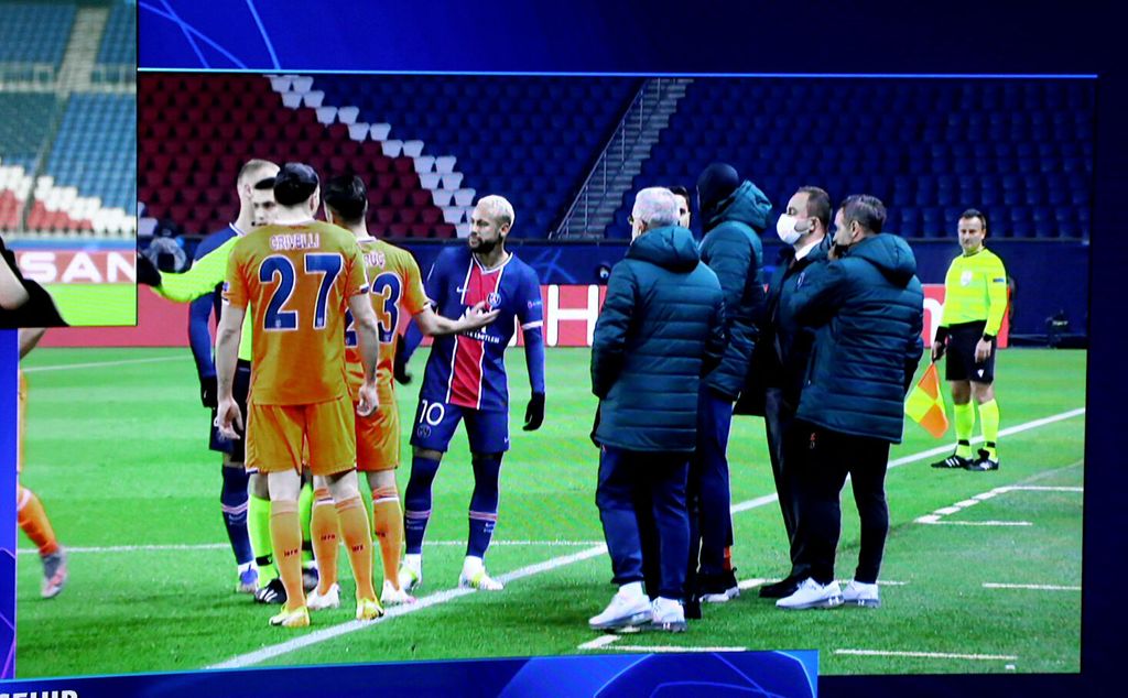 Pourquoi le match de PSG est interrompu ?