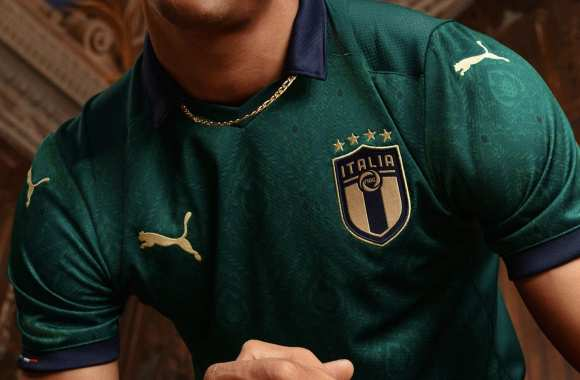 Pourquoi maillot vert Italie ?