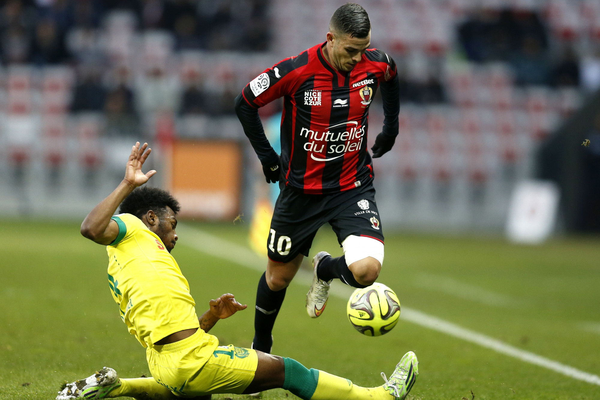 Quel club est surnommé les Canaris ?