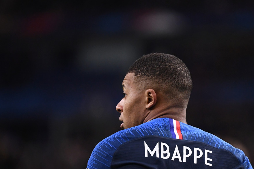 Pourquoi mbappe joue pas ?