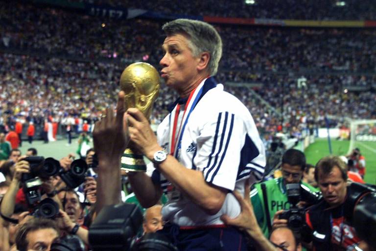 Qui était l’entraîneur de l’équipe de France en 1998 ?