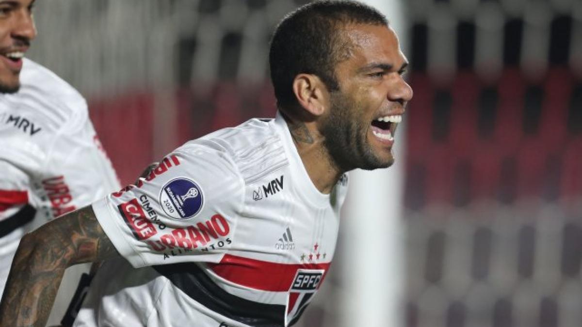 Où joue Dani Alves en 2021 ?