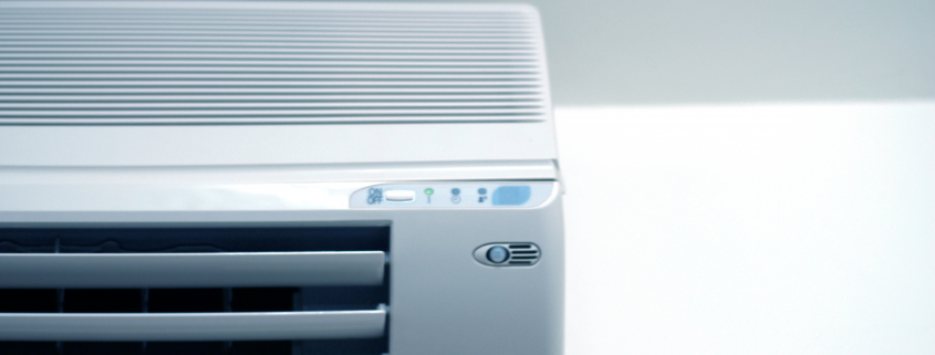 Quel type de fluide frigorigène est interdit à la recharge ?