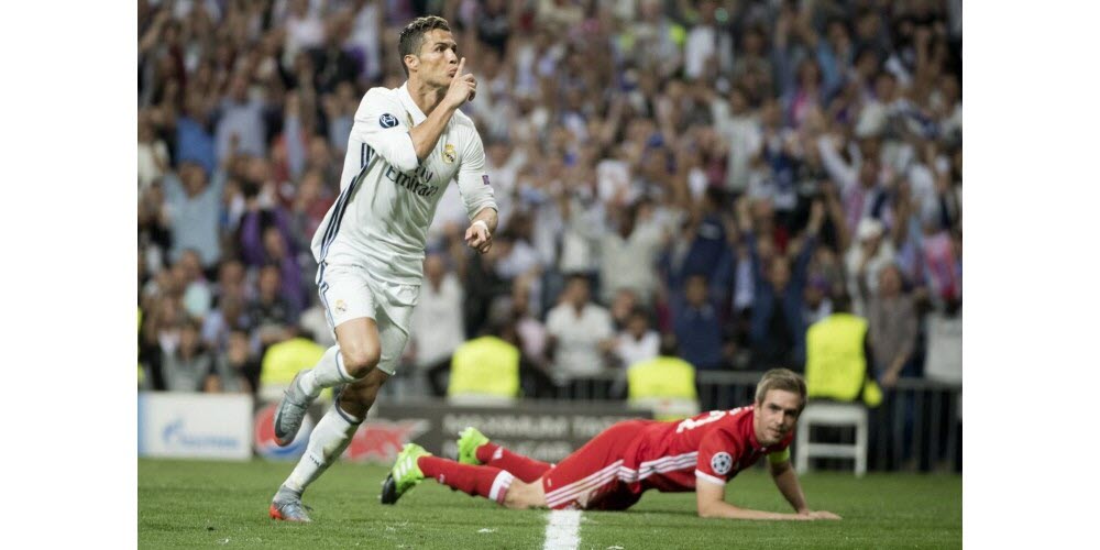 Quel est le montant du transfert de Ronaldo à Manchester United ?