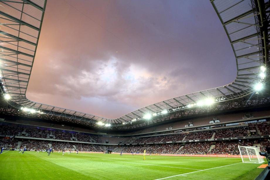 Pourquoi le stade de Nice s’appelle Allianz Riviera ?