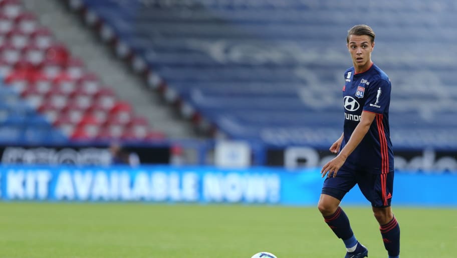 Quel est le salaire de Maxence caqueret ?