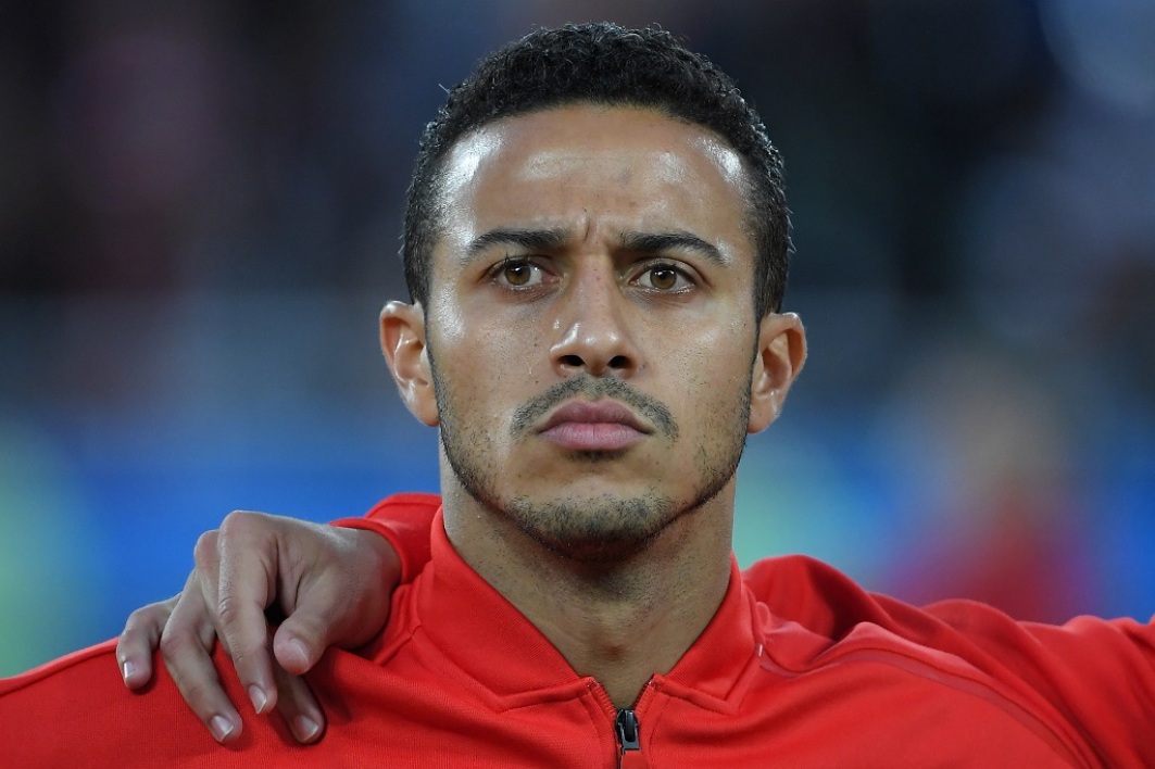 Quelle est le poste de Thiago Alcantara ?