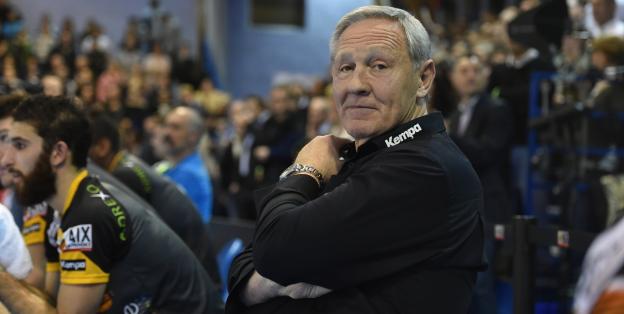 Quelle nationalité est l’entraîneur du PSG ?