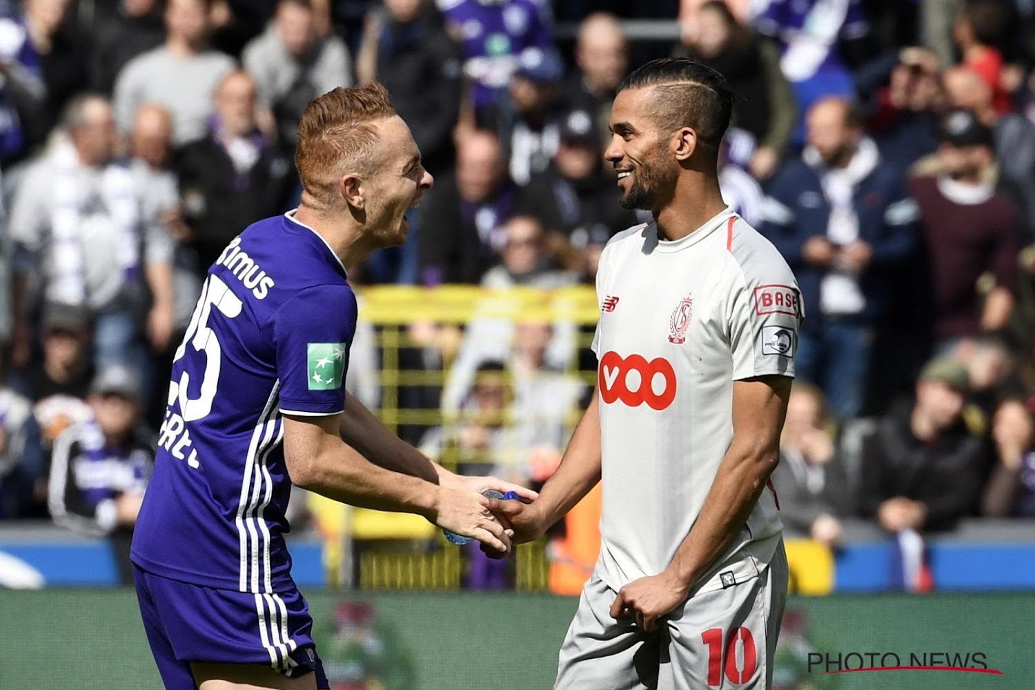 Pourquoi les joueurs de foot ont des salaires ?