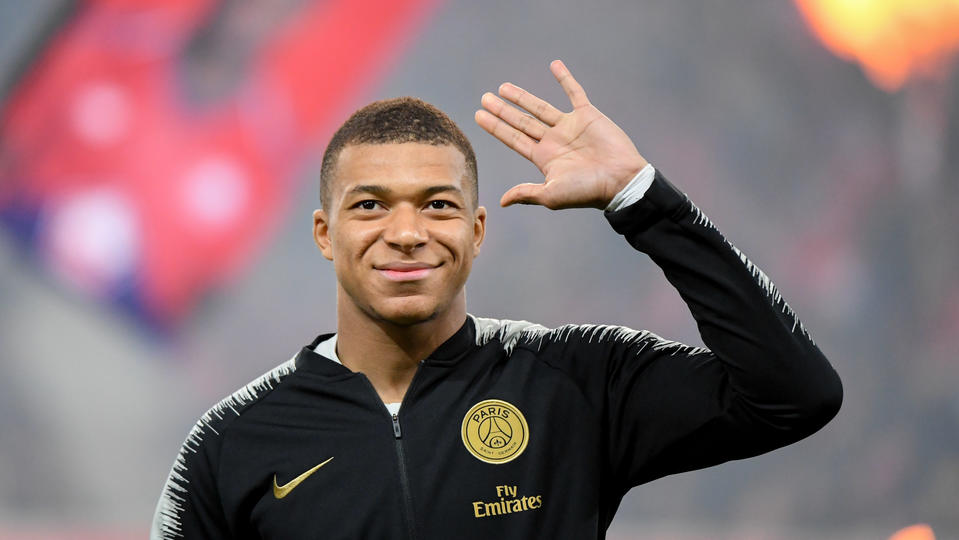 Quel est le salaire par mois de Kylian Mbappe ?