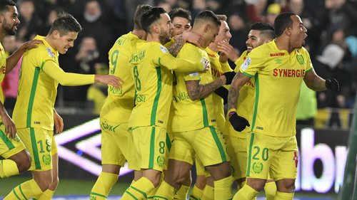Quel club Surnomme-t-on les Canaries ?