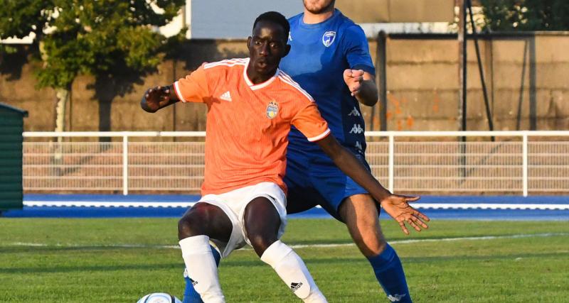 Quel joueur a inscrit le premier but au Camp Nou ?