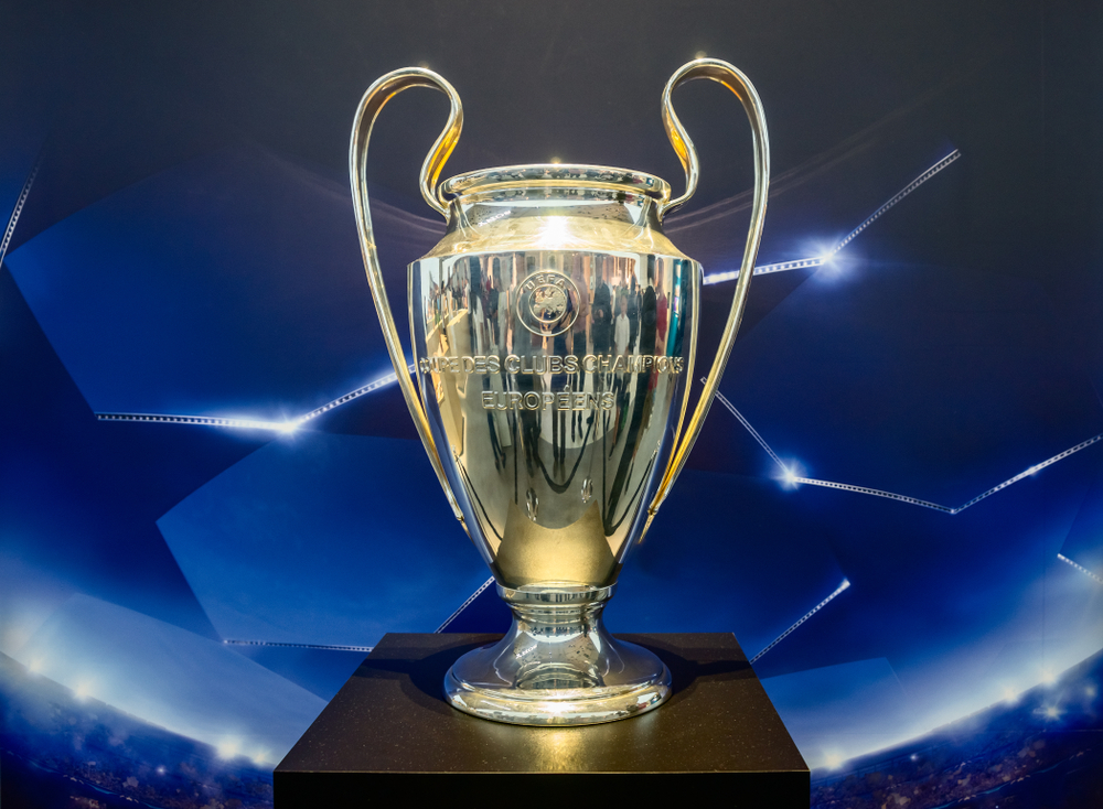 Qui a apporté la Coupe Euro 2021 ?