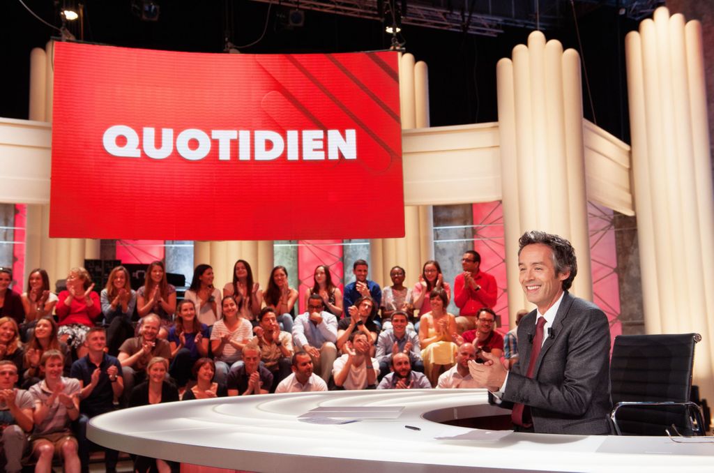 Qui présente le QUOTIDIEN ?