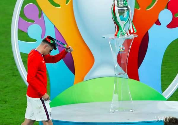 Pourquoi les Anglais enlèvent leur médaille Euro 2020 ?