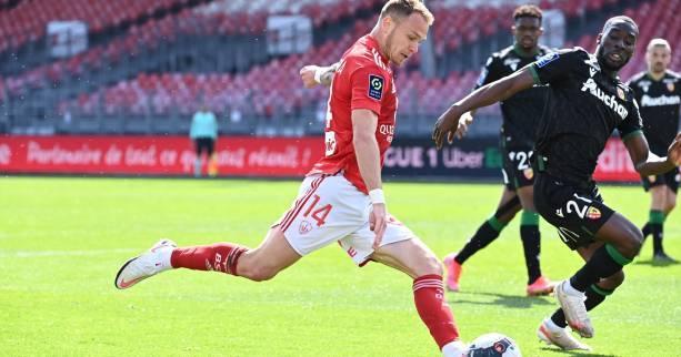 Qui a marqué le plus de but en 1 saison ?