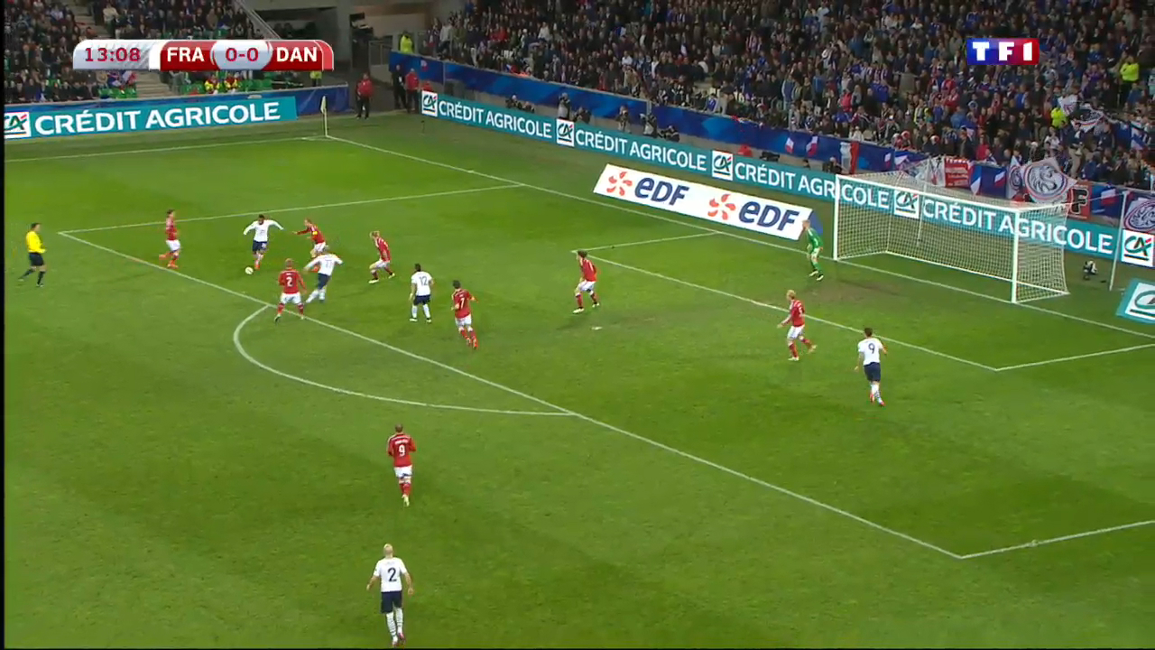 Qui commente les match de foot sur la 6 ?