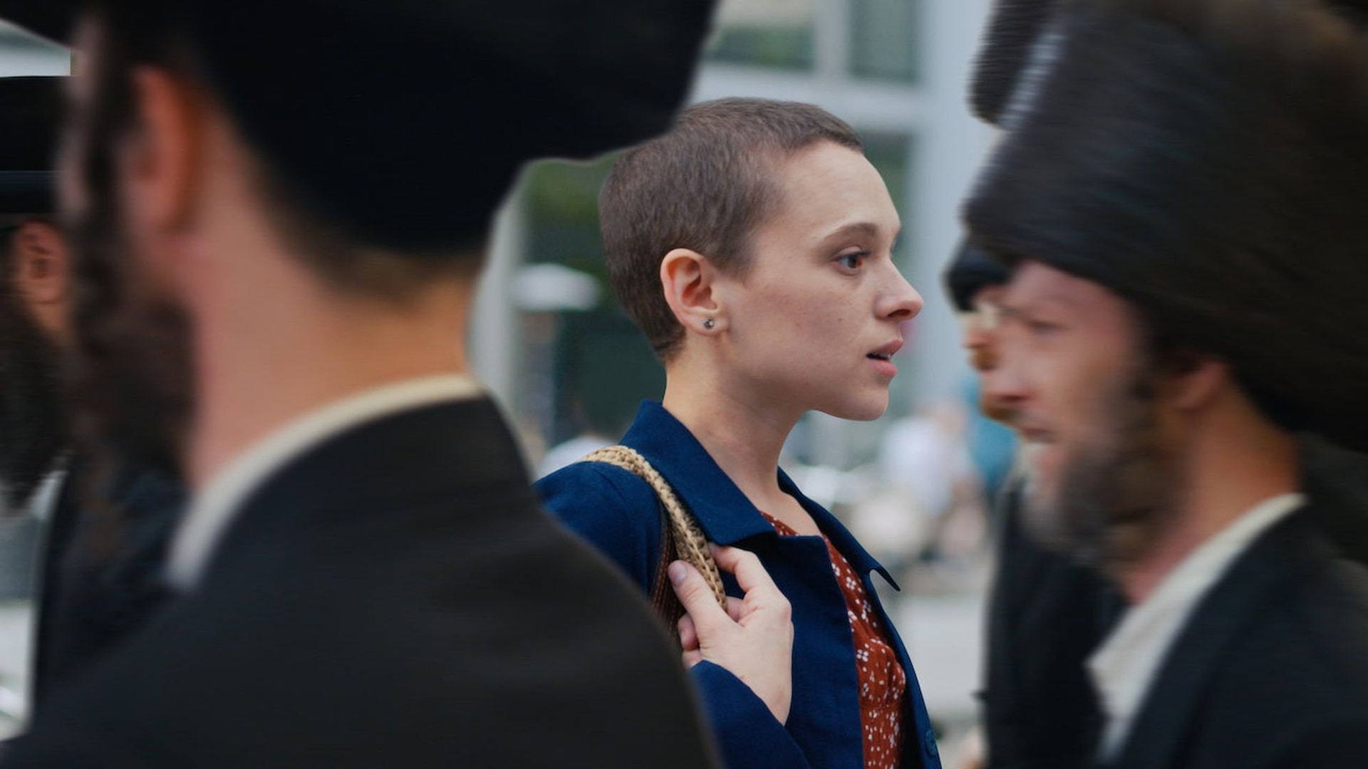 Qui diffuse la série a en France ?