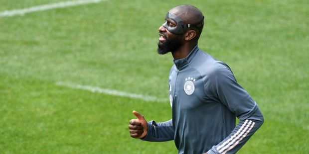 Pourquoi Rüdiger joue masqué ?