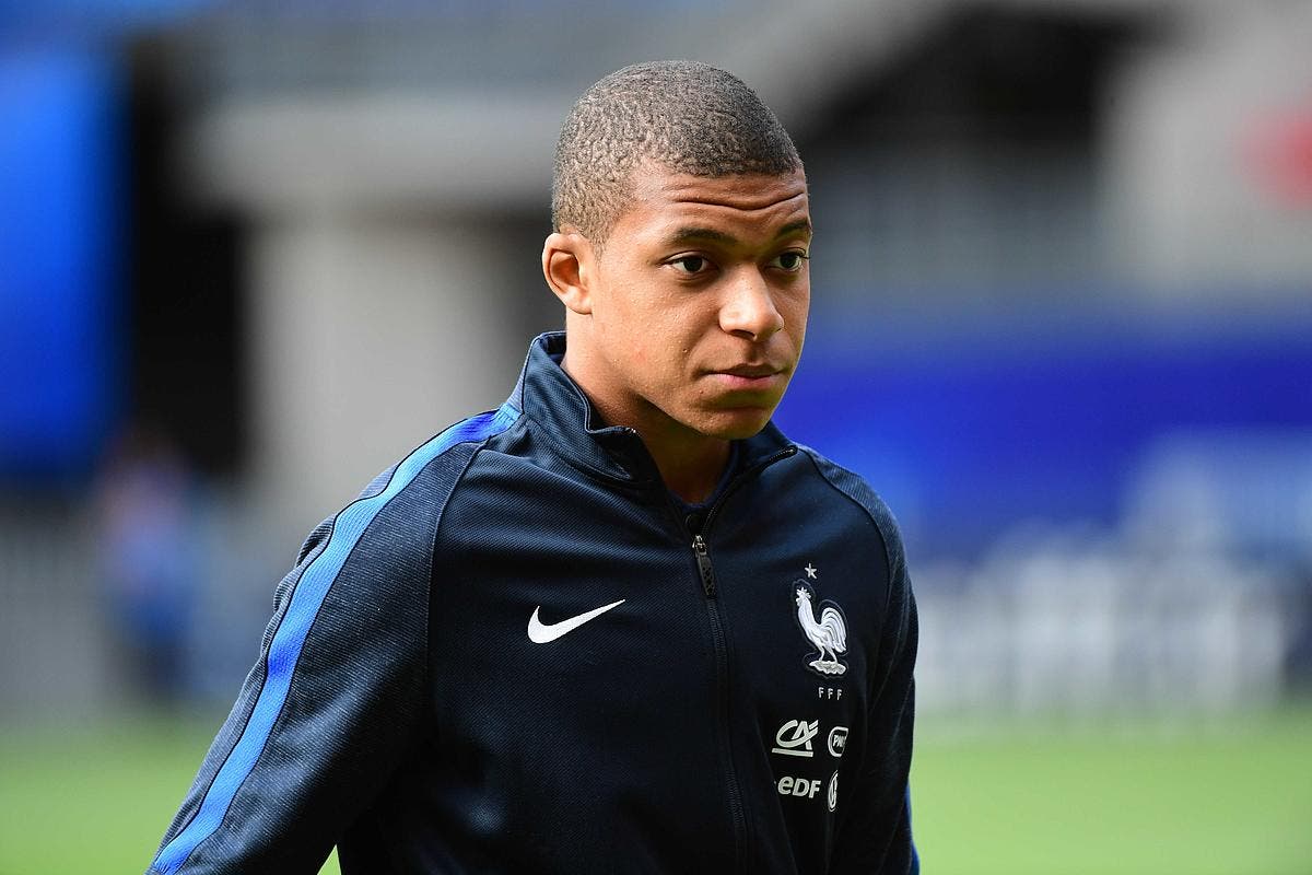 Quel âge ont les joueurs de foot de France ?