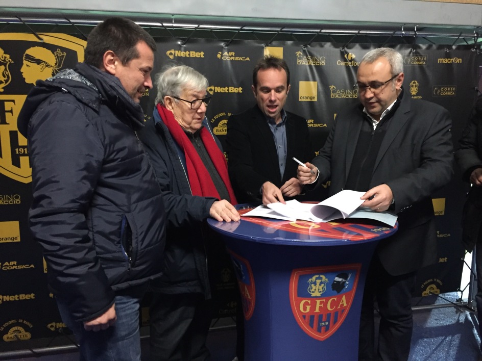 Qui est propriétaire de son stade ?