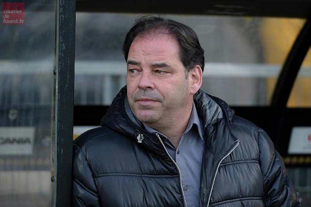 Quel est l’entraîneur du SCO d’Angers ?