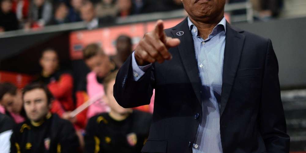 Comment s’appelle l’ancien entraîneur du PSG ?