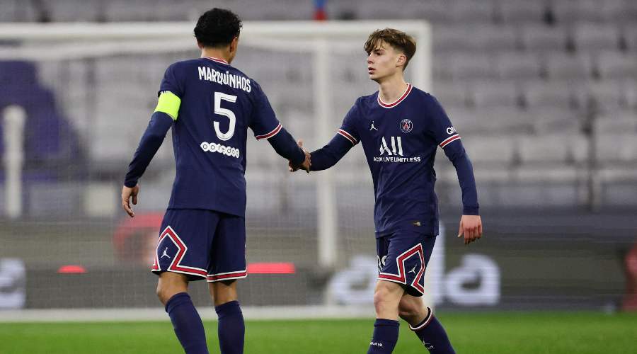 Un jeune du Paris Saint-Germain envoie un message