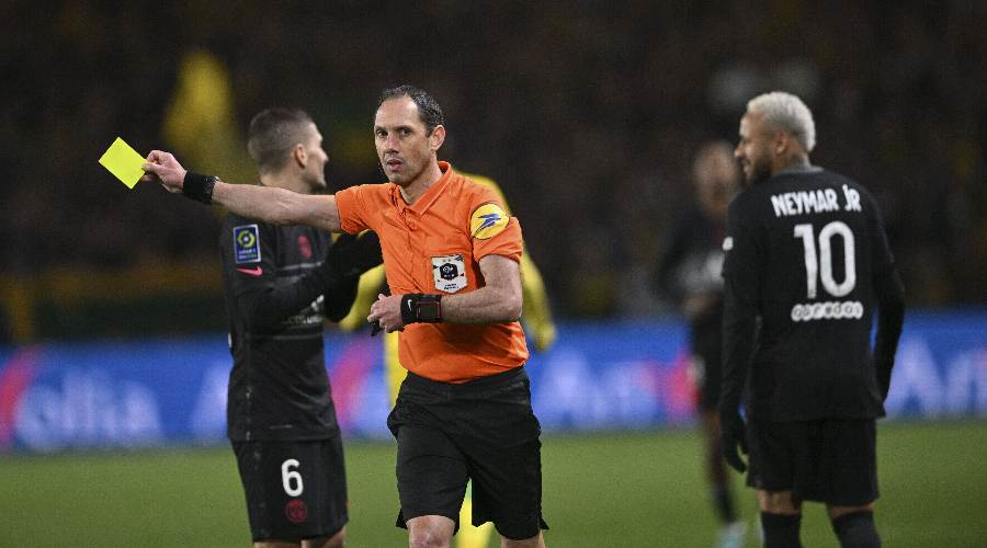 Après Verratti, Neymar a payé l’arbitre !