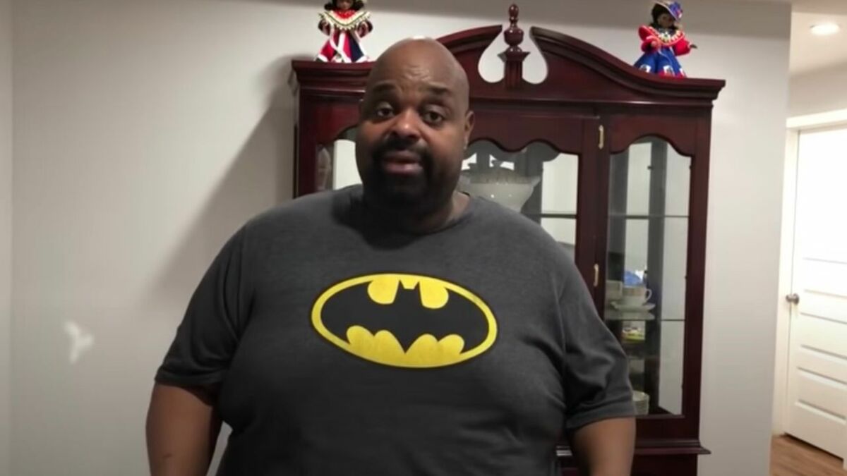 Dans Obèse morbide, il arrête de manger pendant 150 jours et révèle sa transformation