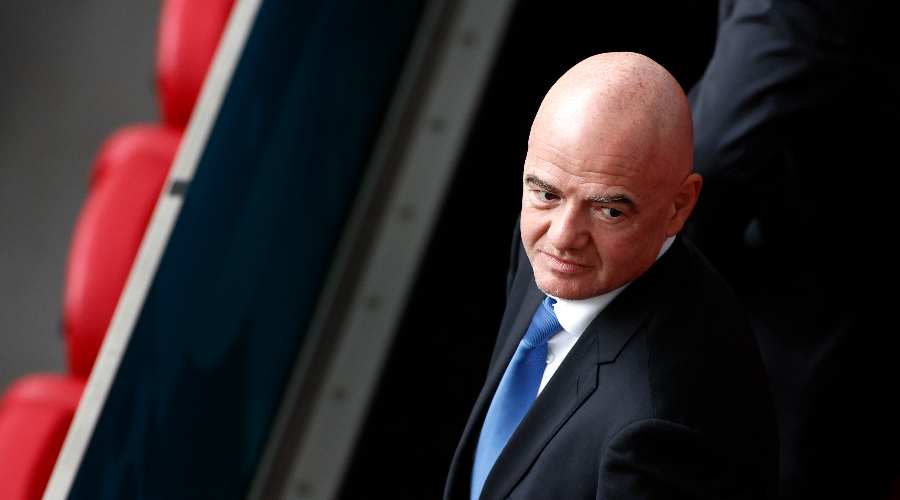 Face à la Russie, la FIFA roule des yeux