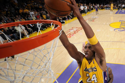 Les Lakers gagnent avec les 48 points de Kobe Bryant