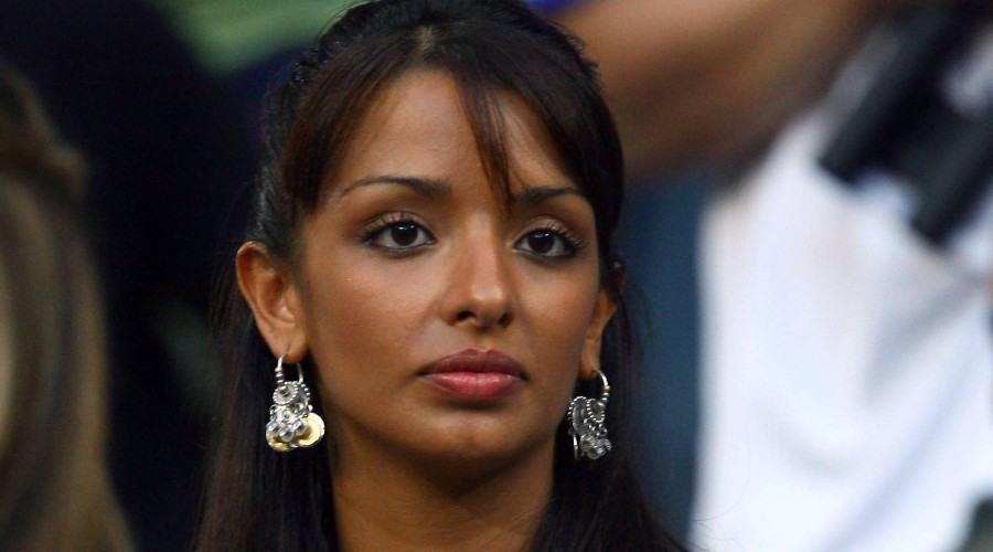 Mme Abidal bat son mari