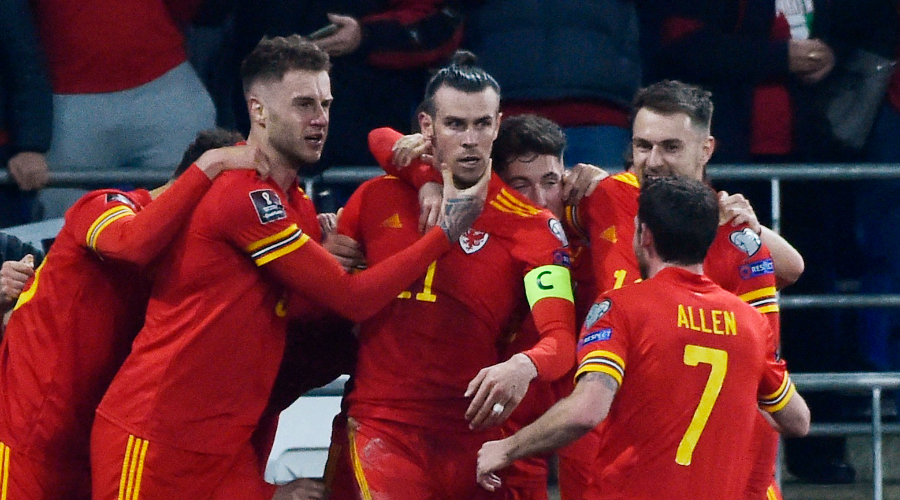 Coup franc “juninhesque” de Bale (vidéo)