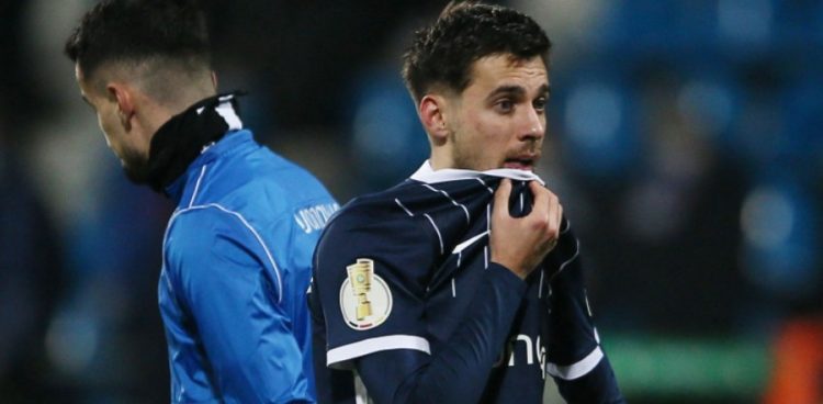 Arbitre assistant touché par un projectile, match de Bundesliga abandonné